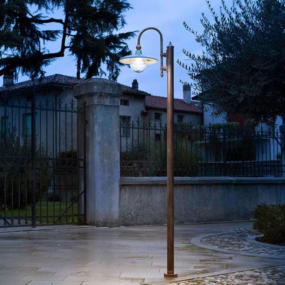 mediterran kerti kandelaber lampa allolampa vizallo olasz kezzel festett rusztikus klasszikus vilagitas terasz vintage egyedi ferrolce lampak lameridiana lakberendezes.jpg
